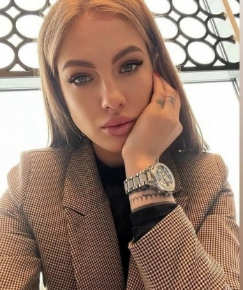 Радуясь каждому мгновению, я создаю атмосферу истинного наслаждения. Мой опыт позволяет мне удовлетворить даже самые сокровенные желания.
Я искусная соблазнительница, и готова подарить тебе незабываемые моменты нашей встречи. Мои услуги включают широкий спектр удовольствий от нежного массажа до страстных эротических игр.
Можешь полностью расслабиться в моих нежных объятиях и наслаждаться каждым моим прикосновением. С фото моей роскошной фигуры и прекрасной улыбкой, я гарантирую, что ты останешься довольным.
Мои клиенты говорят о моей красоте и профессионализме, и я готова подтвердить это. Возможность порадовать тебя у меня есть 🌹
Я живу в Москве и доступна для встреч в Москве. Позволь себе полное расслабление со мной, и я уверена, что ты останешься доволен нашей встречей. 👄💋 Инна